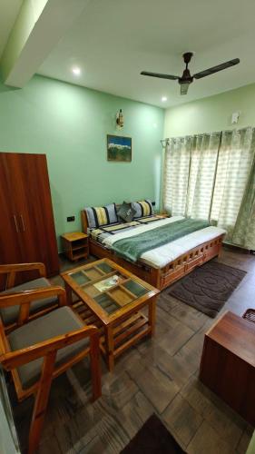 En eller flere senge i et værelse på Bloom Nest Almora Kasar Devi