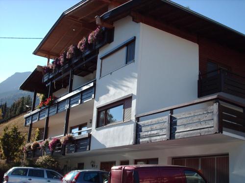 a building with cars parked in front of it at Haus Gavlik in Fulpmes