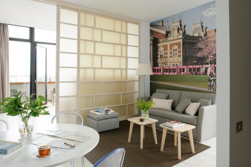 a living room with a couch and a table at Eric Vökel Boutique Apartments - Amsterdam Suites in Amsterdam