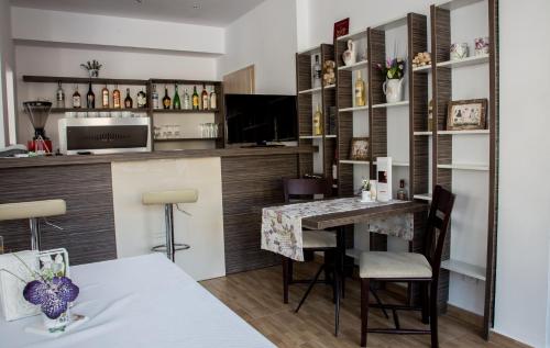 ห้องอาหารหรือที่รับประทานอาหารของ Sveti Nikola Family Hotel Sapareva Banya