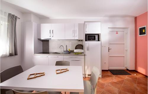 Lovely Apartment In Medulin
