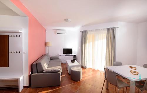 Lovely Apartment In Medulin