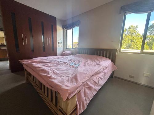 En eller flere senge i et værelse på Comfort Home For You 301