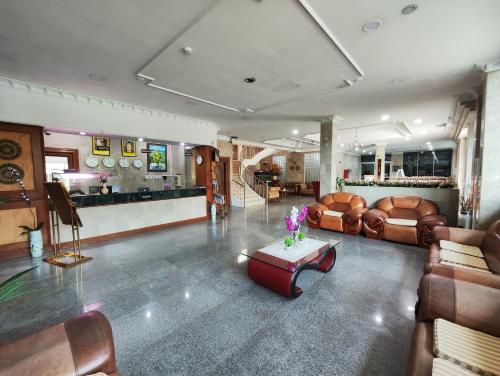 Posezení v ubytování Golden Village Hotel