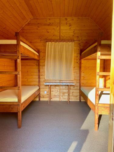 a cabin with two bunk beds and a window at Kemp U Hrocha in Mladotice