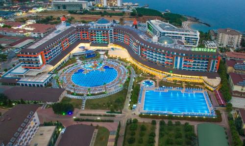 Afbeelding uit fotogalerij van Lonicera Resort & Spa Hotel - Ultra All Inclusive in Avsallar