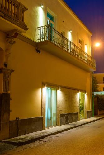 a building with a balcony on a street at night at Bocca di Bacco in Cimitile