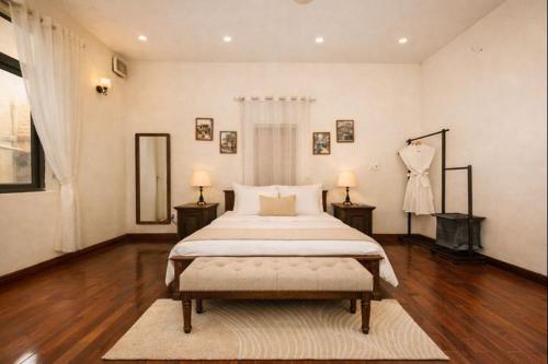 Postel nebo postele na pokoji v ubytování 500m2 Private Villa 2 min to West Lake 7BR