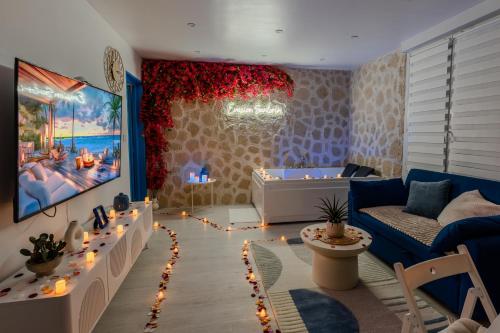 Et tv og/eller underholdning på Évasion Santorin - Jacuzzi & Relax