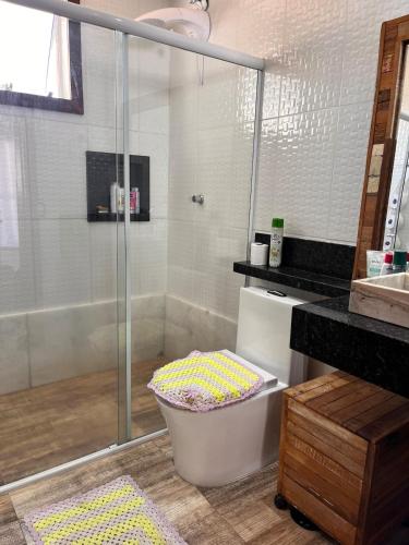 a bathroom with a shower and a bath tub at Chácara Coração no Mato in Santa Isabel