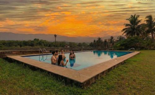 Πισίνα στο ή κοντά στο EKOSTAY - Utopian Villa with Jacuzzi