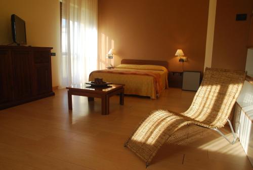 Nuovo Hotel Vigevano tesisinde bir odada yatak veya yataklar