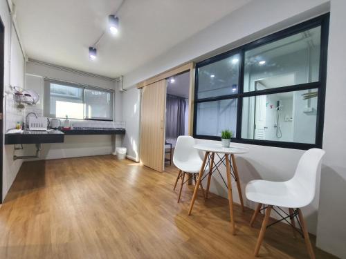 Virtuvė arba virtuvėlė apgyvendinimo įstaigoje Hello House