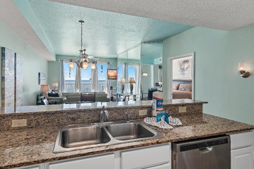 Nhà bếp/bếp nhỏ tại Sea Dunes 603