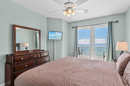 Giường trong phòng chung tại Sea Dunes 603