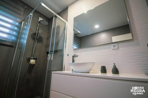 Et badeværelse på Apartamentos da Travessa T1