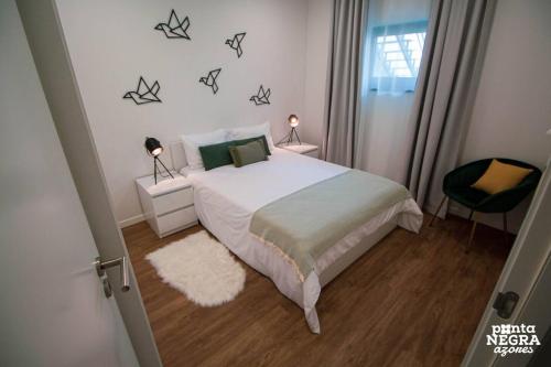 En eller flere senge i et værelse på Apartamentos da Travessa T1