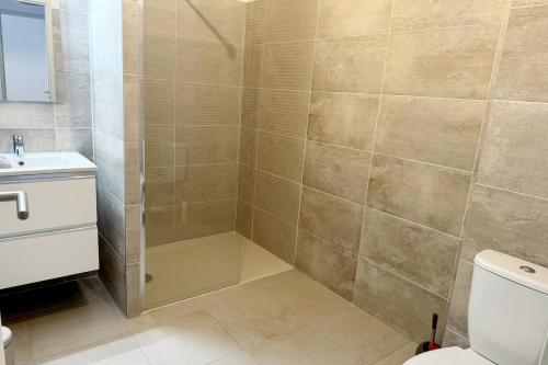 Appartement neuf, tv, wifi, clim, parking gratuit