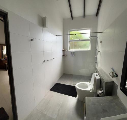 Ένα μπάνιο στο A&J Rest House