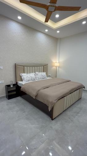 a bedroom with a large bed in a room at NIVAASe STAYS in New Delhi