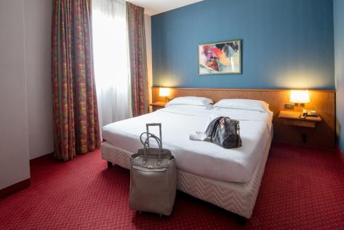 Кровать или кровати в номере Idea Hotel Piacenza