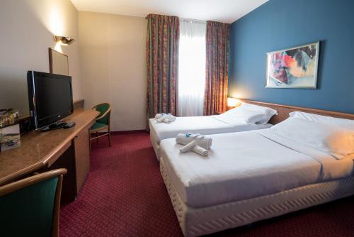 Кровать или кровати в номере Idea Hotel Piacenza