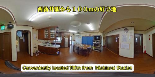 a room with a kitchen and a dining room at ゲストハウス栄 in Tokyo