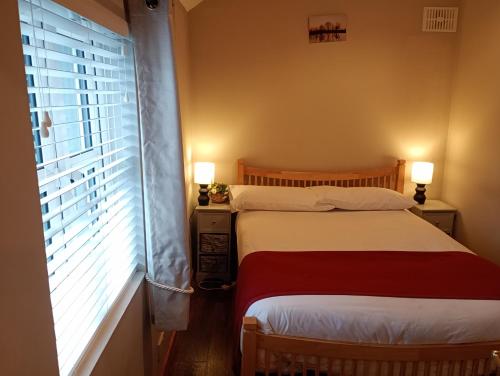 a small bedroom with a bed and a window at Matty's Pub - Apartment's in Carlow