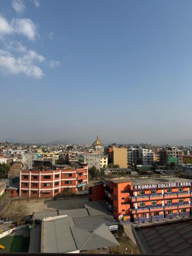 eine Draufsicht auf eine Stadt mit Gebäuden in der Unterkunft Tise Hotel in Kathmandu