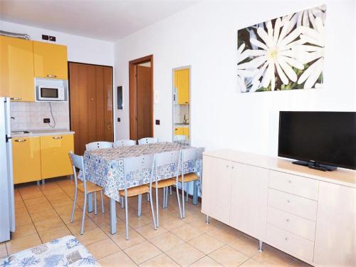 Køkken eller tekøkken på Pleasant villa in Carole with shared pool