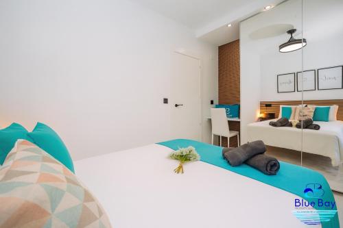 En eller flere senge i et værelse på Breakfast at Tiffanys