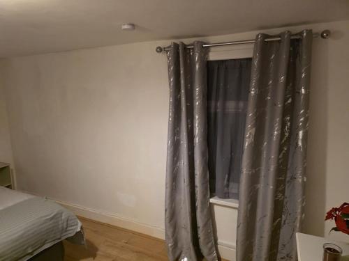 Ein Bett oder Betten in einem Zimmer der Unterkunft Shalom Stay Tottenham