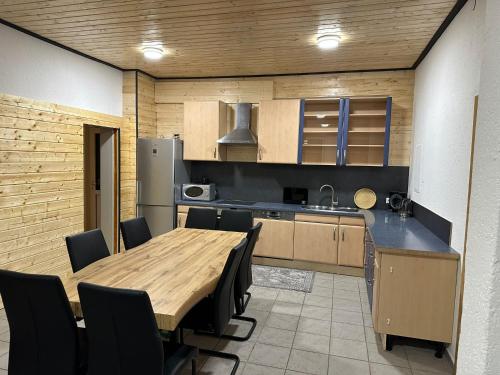 Nhà bếp/bếp nhỏ tại Monteurunterkunft in ruhiger Lage, nahe Zentrum