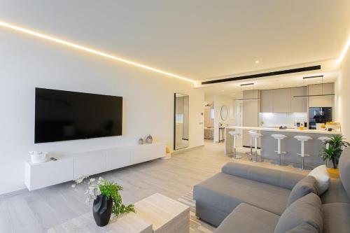 Φωτογραφία από το άλμπουμ του LXR Crown Residence 2BR Design σε Fuengirola