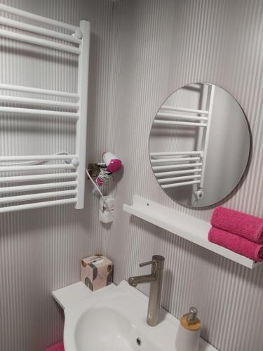 Et badeværelse på AlongtheWay E77