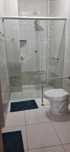 Et badeværelse på Kitnet compacta e acolhedora