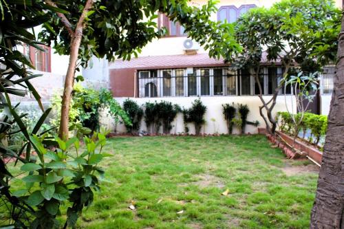 Vườn quanh Ehsaas - Bungalow in Jaipur