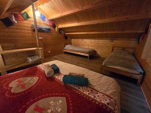 Postel nebo postele na pokoji v ubytování Gîte Haut Les Cœurs - Chalet dans les Hautes-Vosges