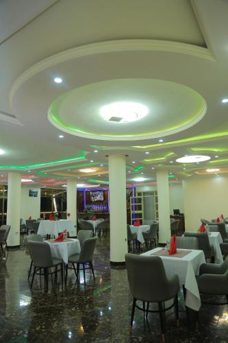 Restaurace v ubytování Yemata Hotel