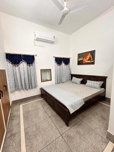 a bedroom with a large bed in a room at Narpati Villa in Jodhpur