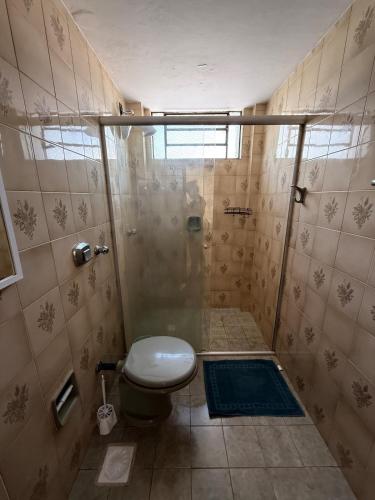 Et badeværelse på 201 - Apartamento amplo com vaga de garagem, próximo UFN