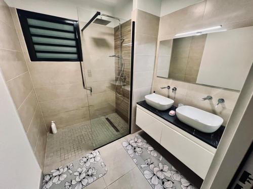 Et badeværelse på L'Etoile Bleu T2 Grand Anse