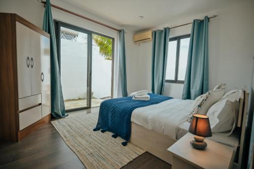 En eller flere senge i et værelse på Summer of hope villa