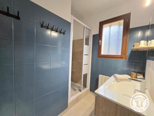 Kuchyň nebo kuchyňský kout v ubytování Charmant Gîte Périgord Noir avec WiFi et Parking - FR-1-616-539