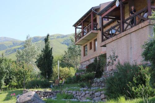 En generel udsigt til bjerge eller udsigt til bjerge taget fra chaletet