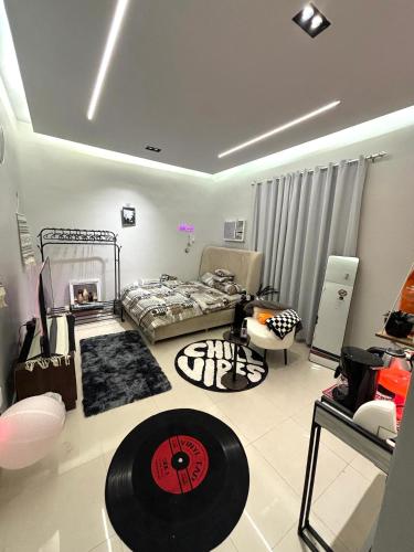 a living room with a bed and a table at استوديو مميز بأثاث مريح in Al Khobar