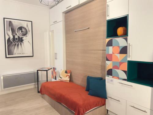 a small bedroom with a bed and a sliding door at Le Retro Gaming - Le Havre Train Station in Le Havre