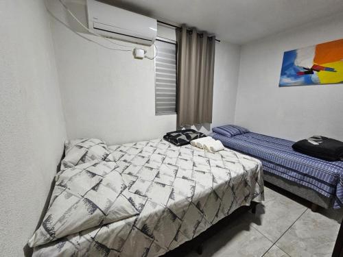 En eller flere senge i et værelse på M 446 Apartamento mobiliado com vaga de garagem