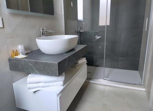 Ένα μπάνιο στο Hotel Belvedere