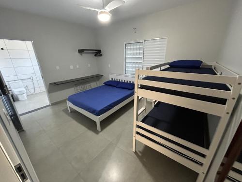 a room with two bunk beds and a bed at Recanto Ubaduba in Ubatuba